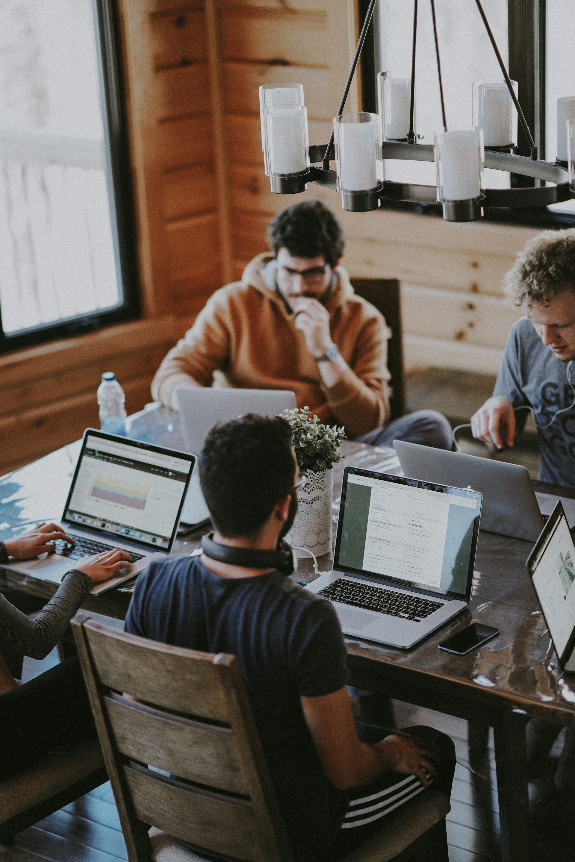 L'équipe ELVACloud en réunion de travail, accompagnement des TPE et PME